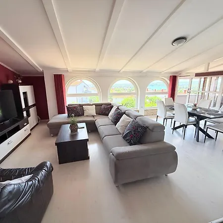 House Anka Apartman *